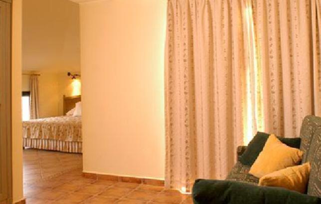 Batroun Village Club Номер фото